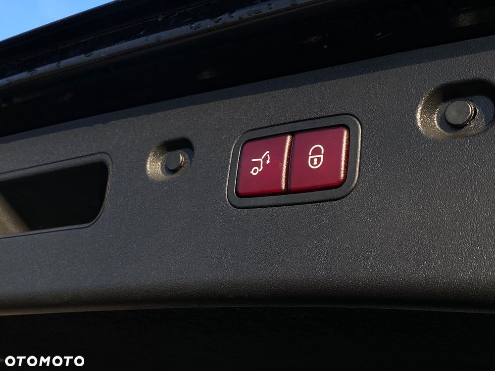 Mercedes-Benz Klasa E 63 AMG T 7G-TRONIC - 23