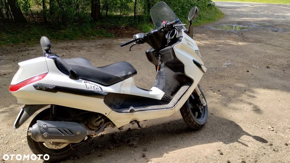 Piaggio Xevo - 2