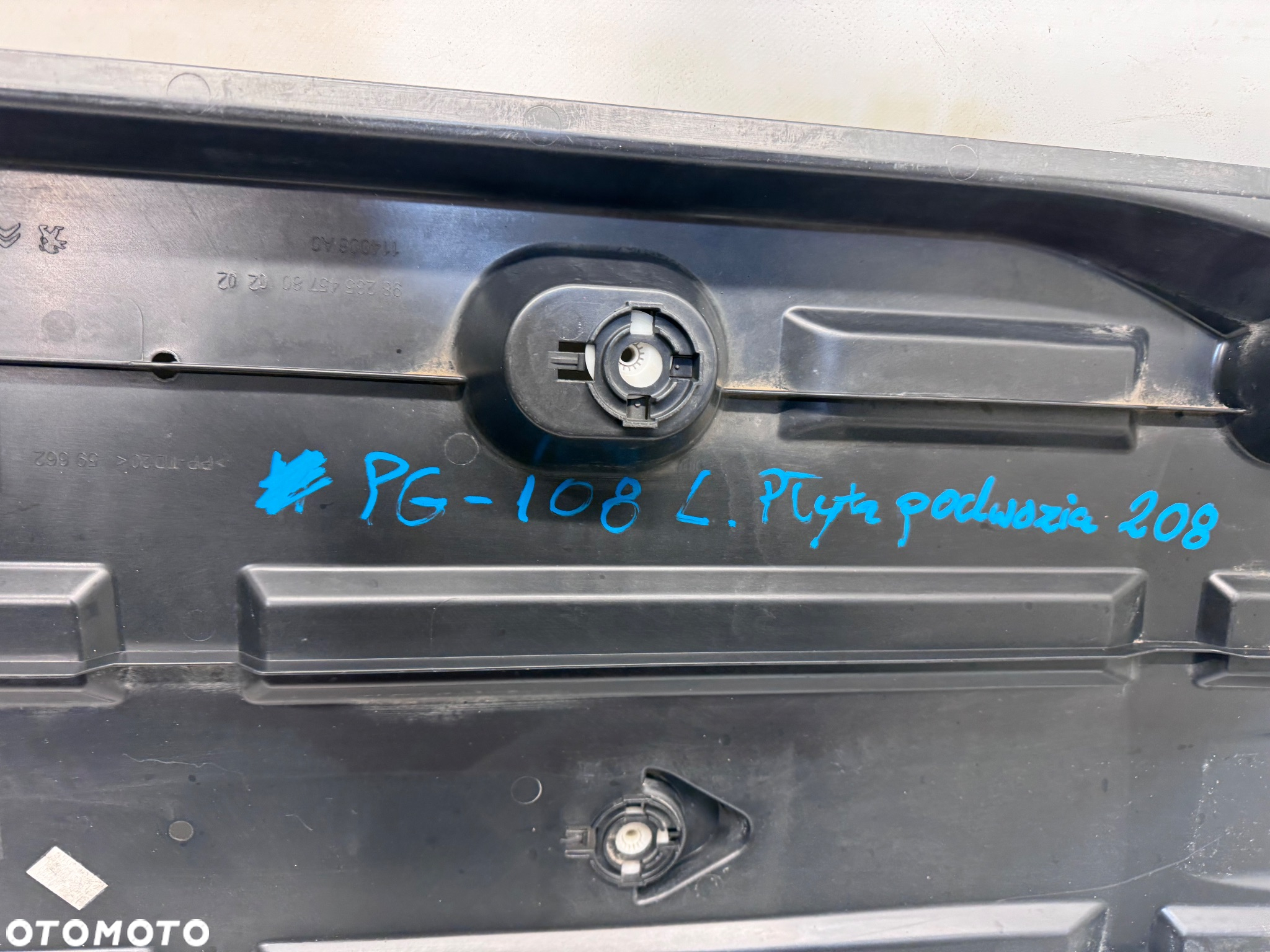 PG-108 PŁYTA PODWOZIA LEWA PEUGEOT 208/ CORSA F - 2