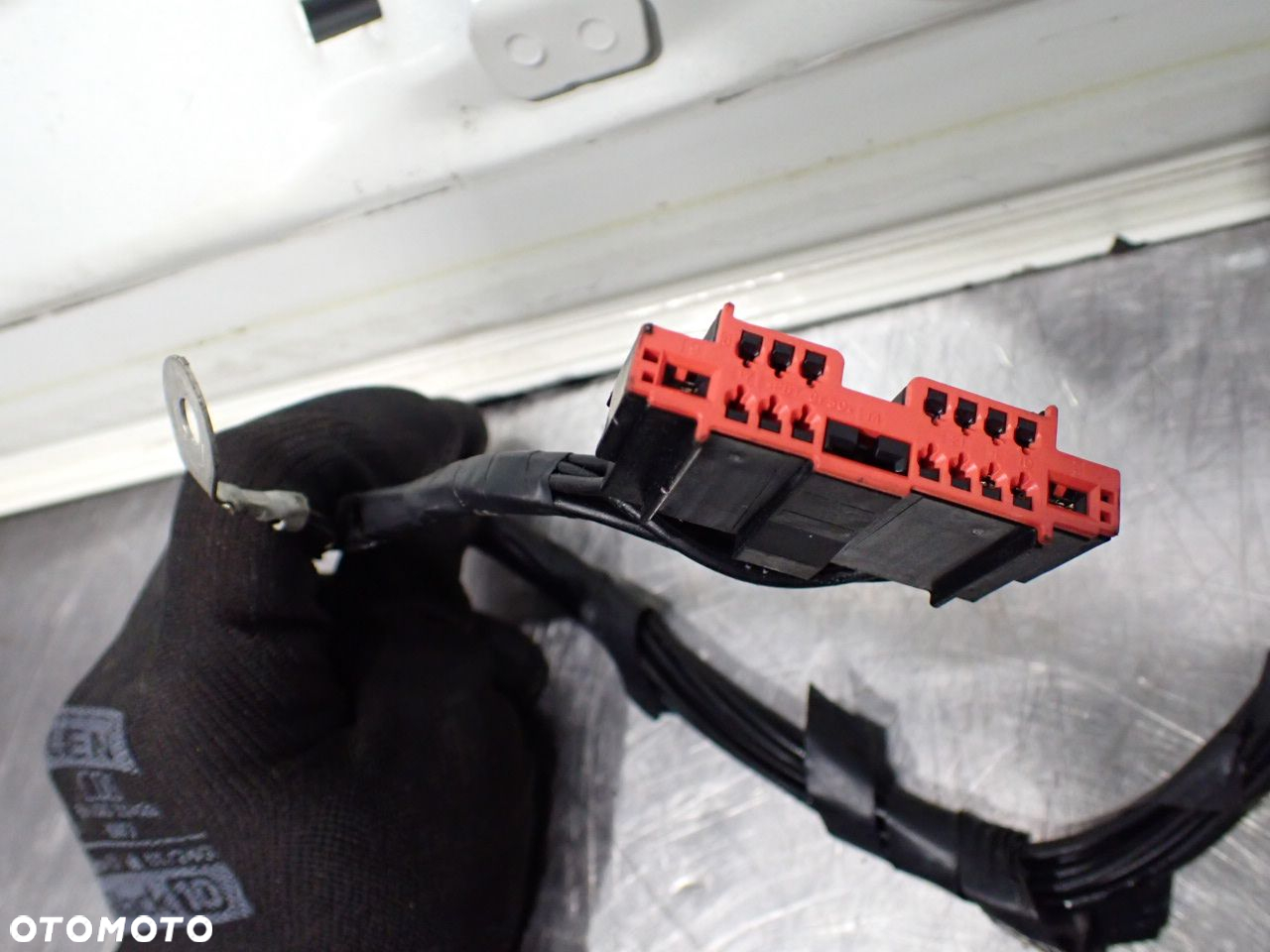 KLAPA TYŁ BAGAŻNIKA FORD FOCUS MK2 2.0 KOL:N3 - 6