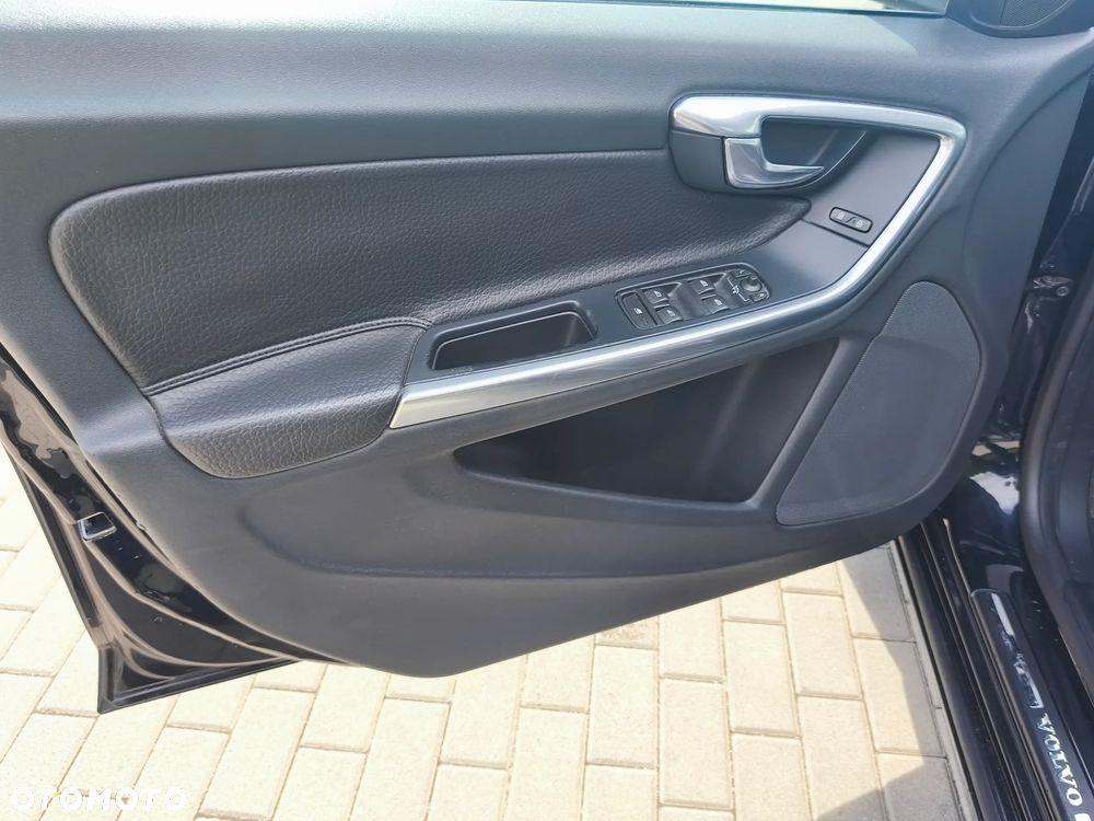 Volvo V60 D3 Geartronic Summum - 13