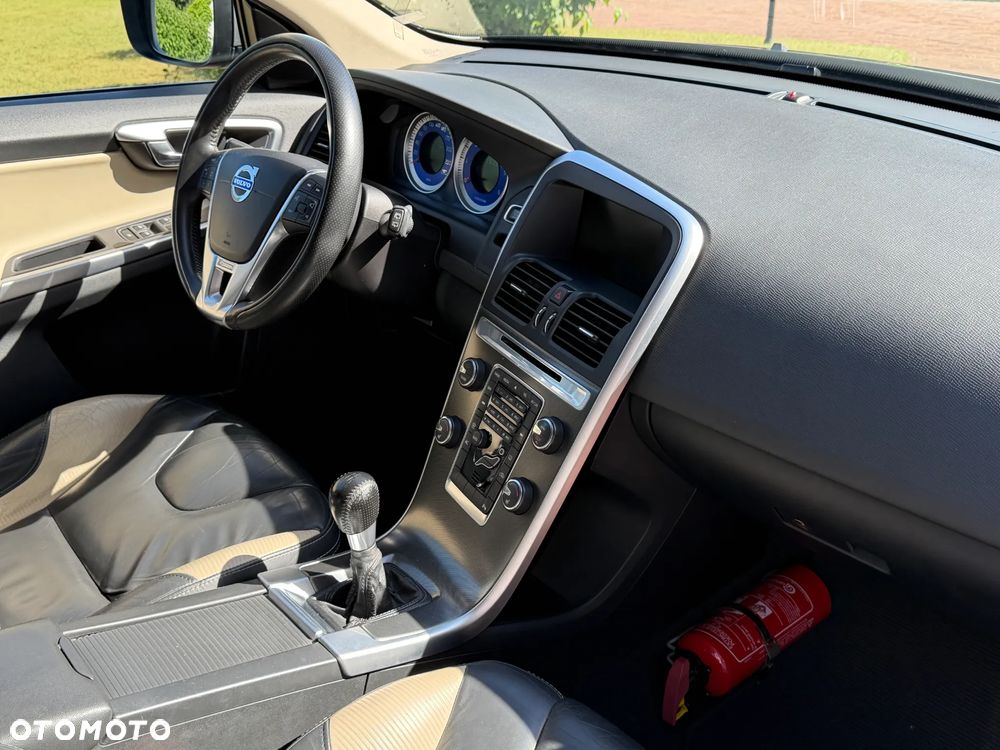 Volvo XC 60 DRIVe R-Design - 14