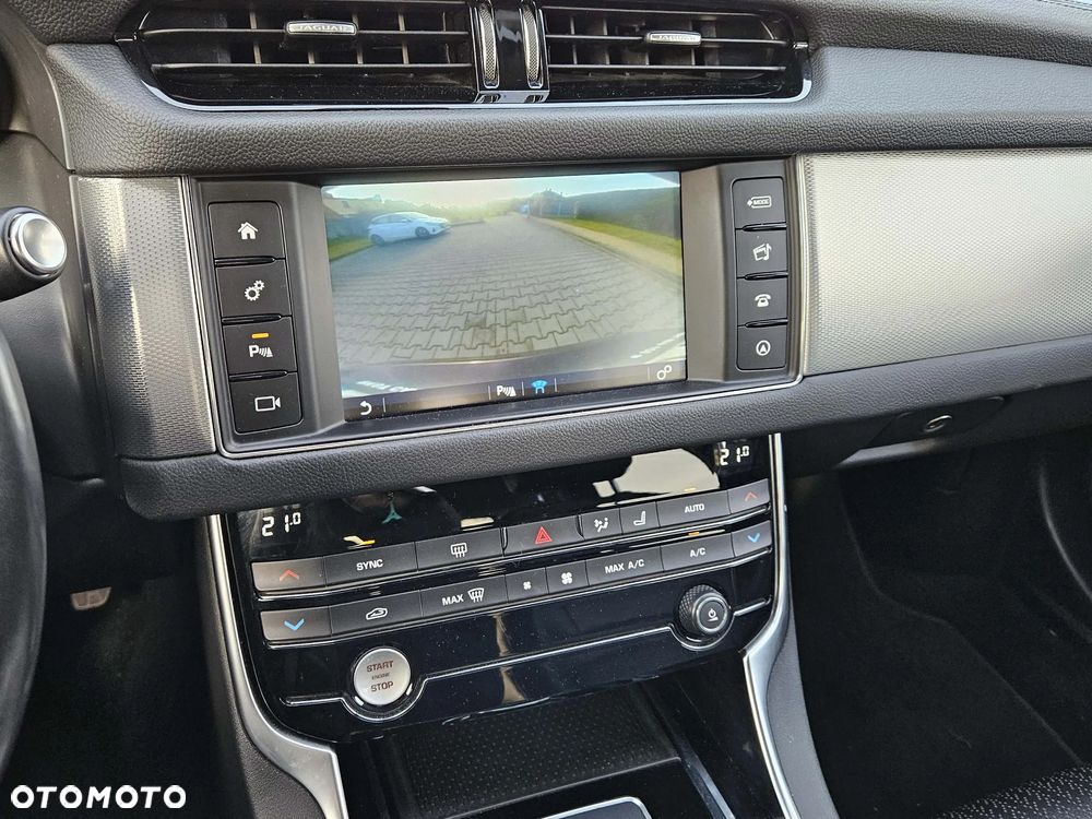 Jaguar XF 2.0 i4D AWD Prestige - 9
