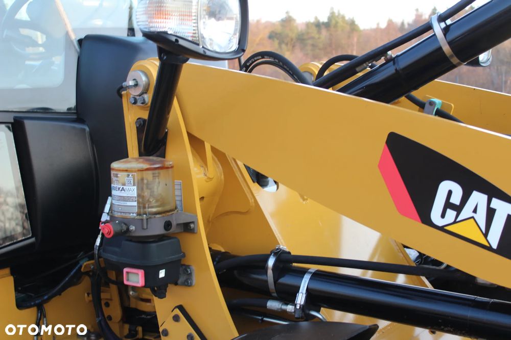 Caterpillar 907H2 Łyżka Widły Centralne Smarowanie Sprowadzona - 9