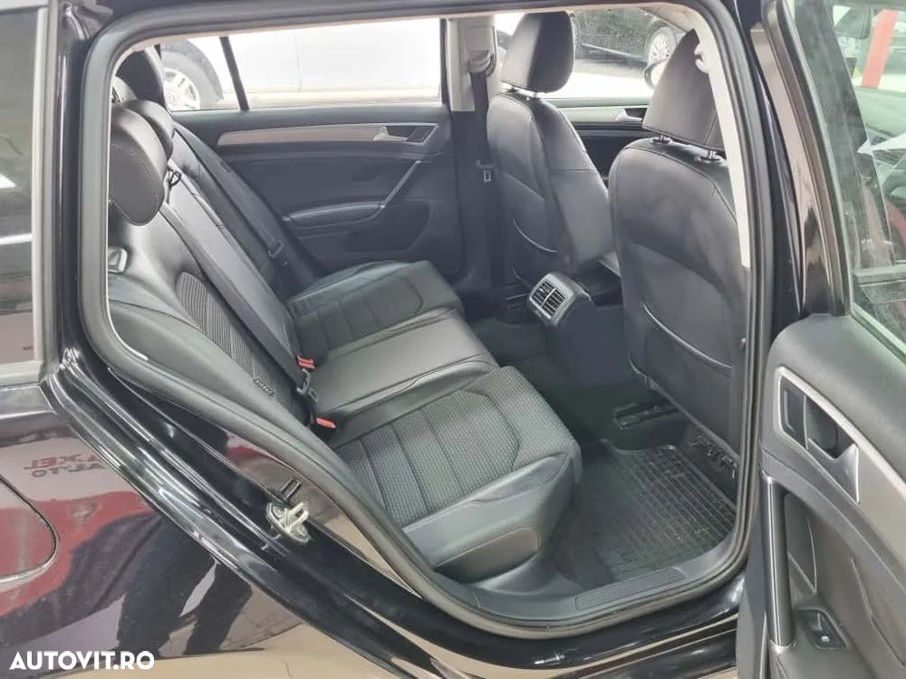 Volkswagen Golf - 23
