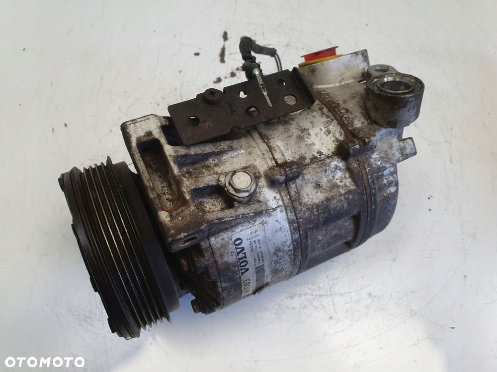 SPRĘŻARKA KLIMATYZACJI Volvo V70 III 2.4 D5 _ pompa 36051063 - 1