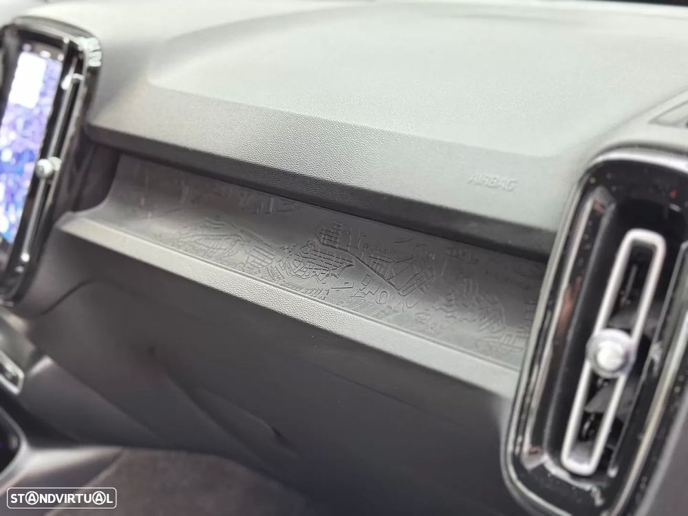 Volvo XC 40 Recharge Core - 29