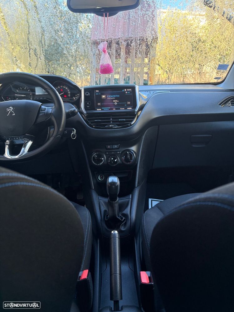 Peugeot 208 1.2 PureTech Signature - 16