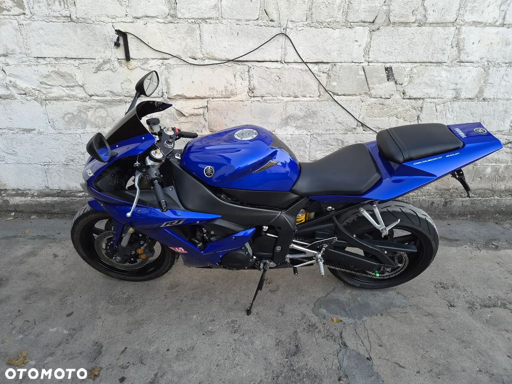 Yamaha R1 - 15