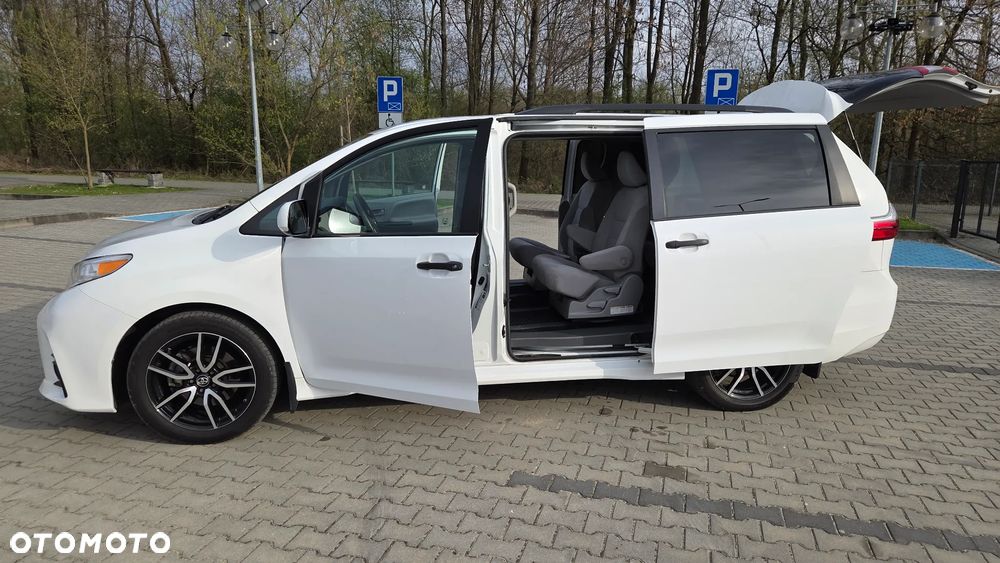 Toyota Sienna - 32