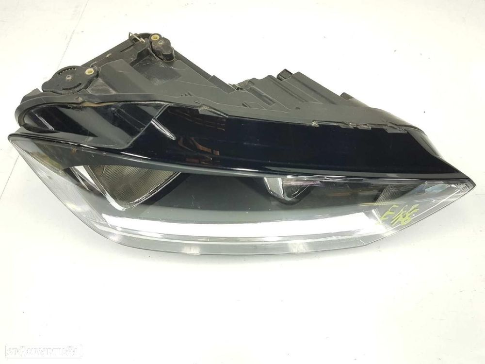 FAROL DIREITO VOLKSWAGEN GOLF SPORTSVAN VII AM112.2013 - 1