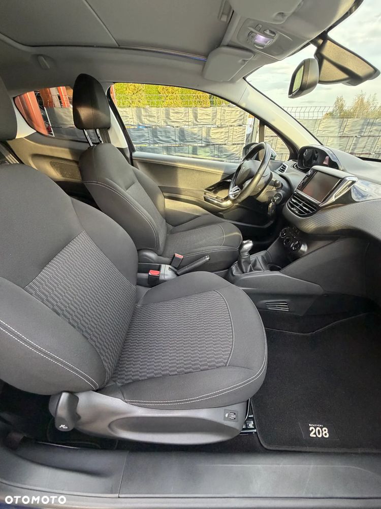 Peugeot 208 - 24