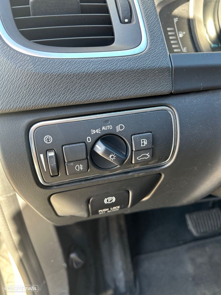 Volvo V60 D6 Plug-In-Hybrid AWD Geartronic Summum - 10