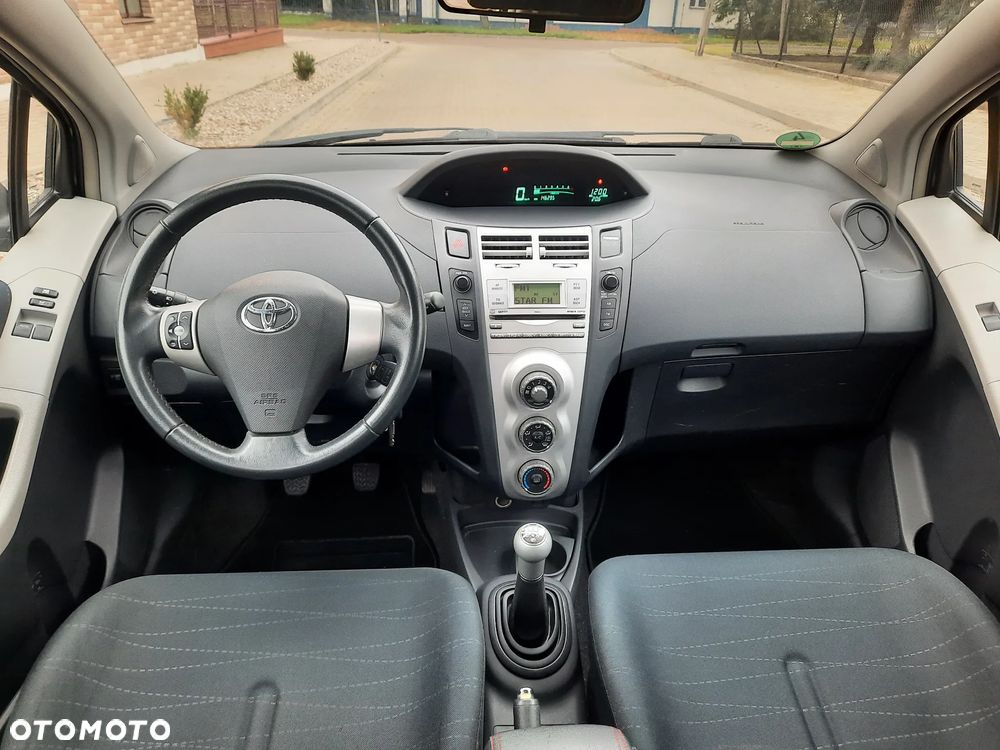 Toyota Yaris 1.3 Sol Premium - 14