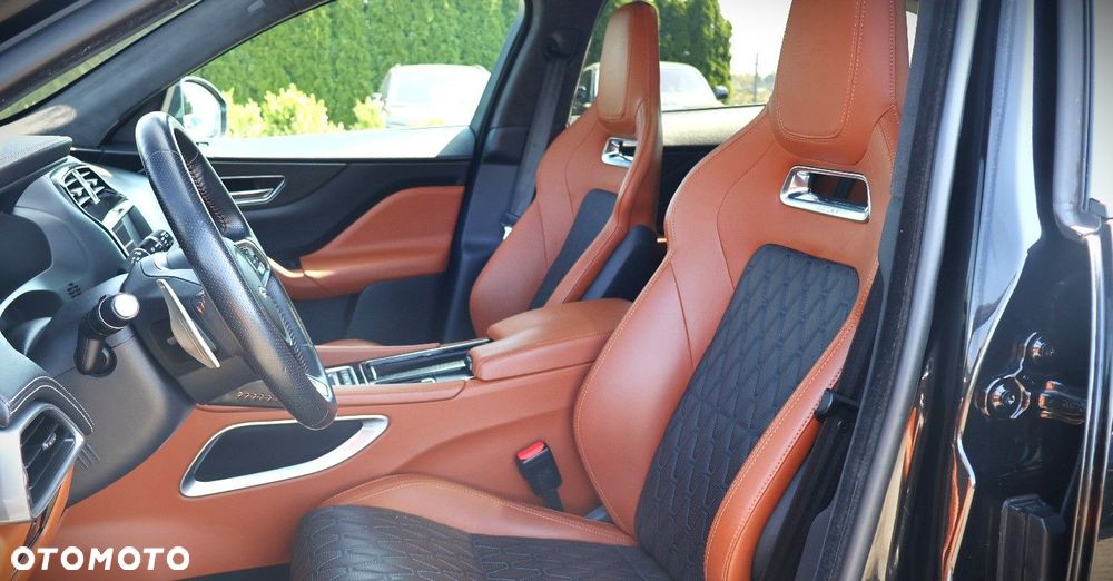 Jaguar F-Pace - 16