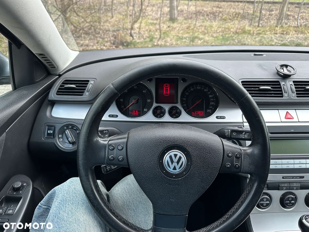 Volkswagen Passat - 19