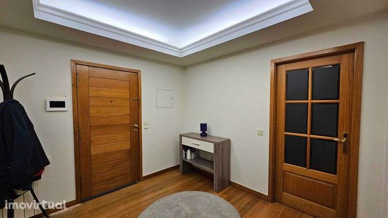 T3 Moderno e Mobilado junto ao Centro de Braga - Grande imagem: 2/6