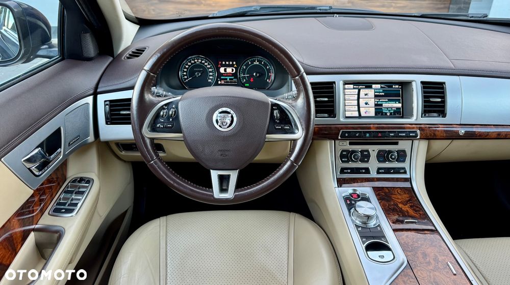 Jaguar XF 3.0 T AWD R-Sport - 15