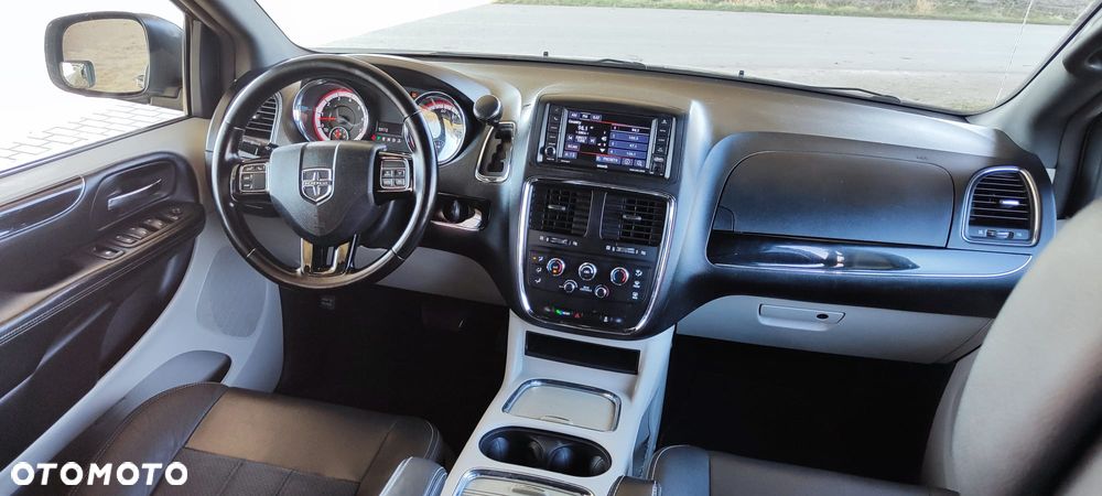 Dodge Grand Caravan - 10