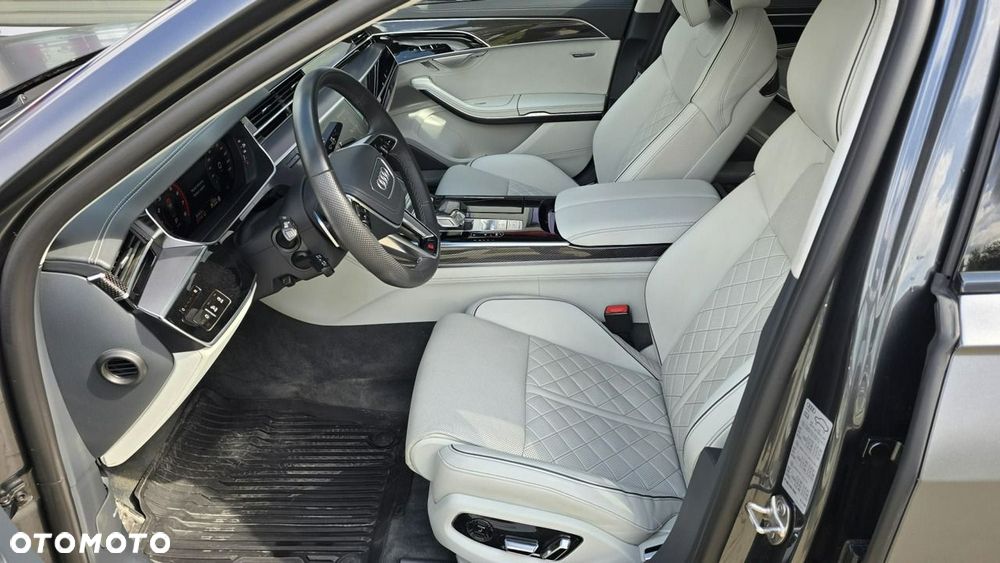 Audi S8 - 11