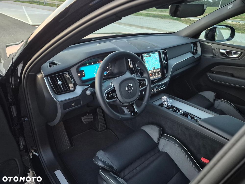 Volvo XC 60 B5 B AWD Ultimate Dark - 20