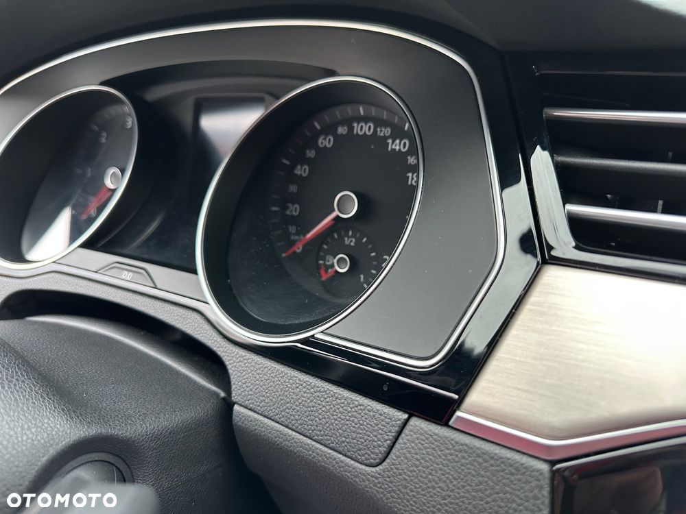 Volkswagen Passat - 26
