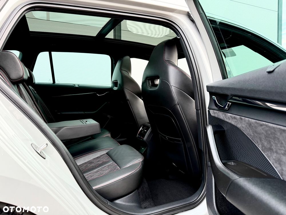 Skoda Octavia 2.0 TDI DSG RS Plus - 32