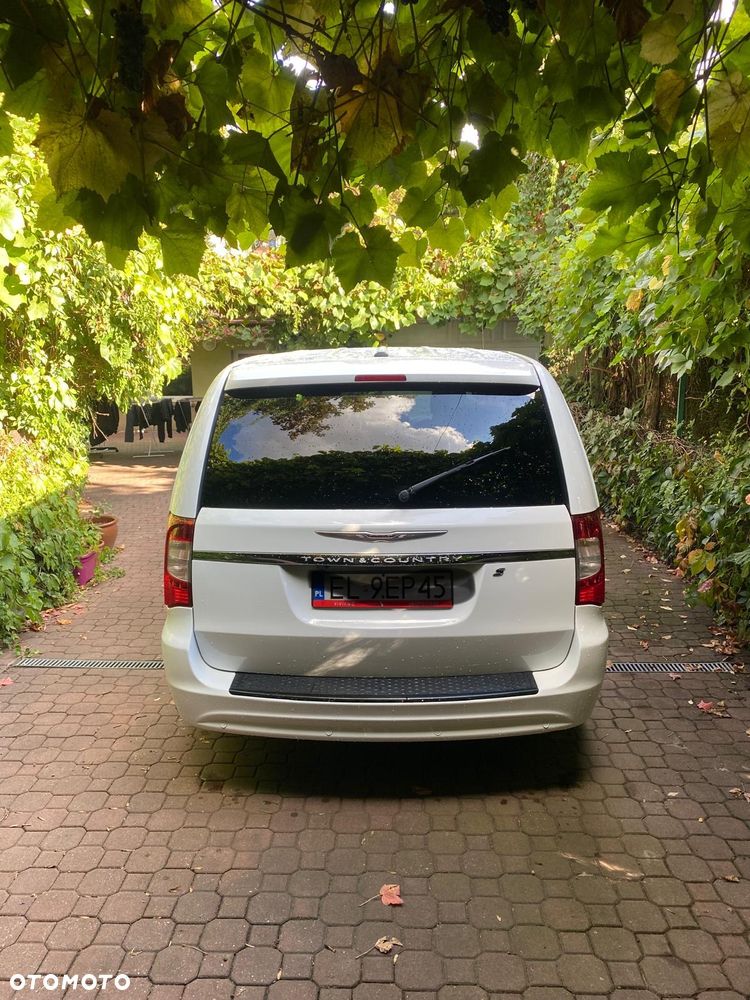 Chrysler Town & Country 3.6 Limited - 8