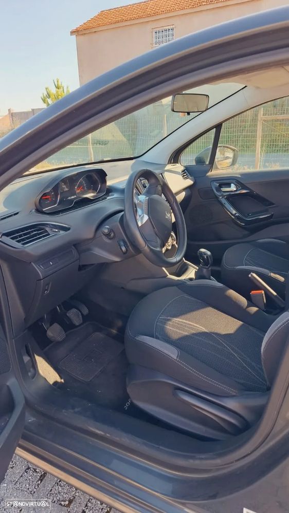 Peugeot 208 - 14