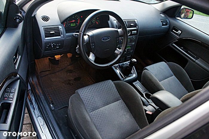 Ford Mondeo 1.8 Ghia - 14