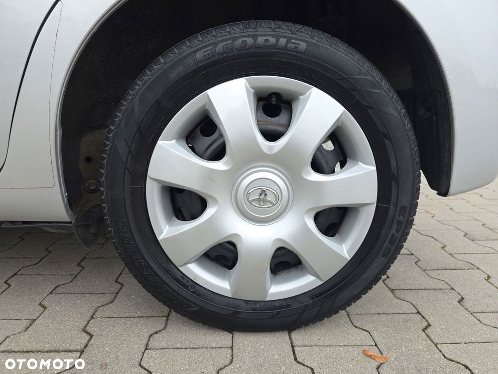 Toyota Yaris - 10