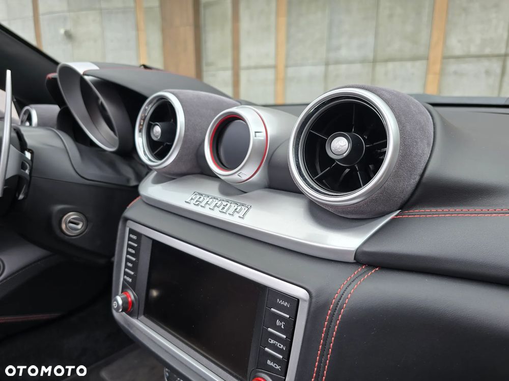 Ferrari California T - 15