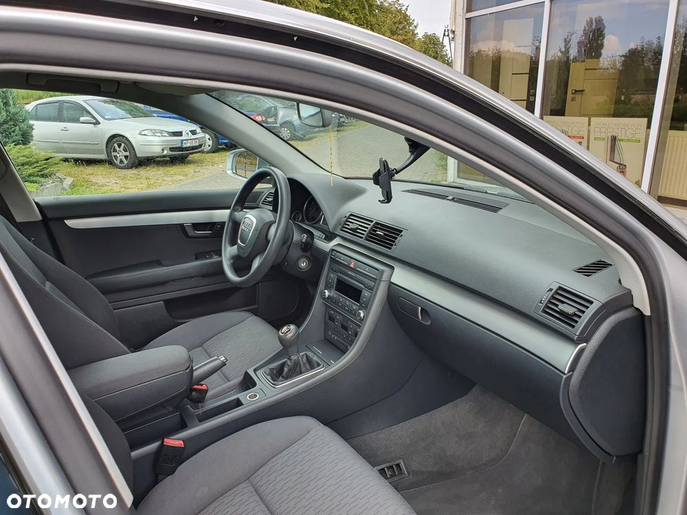 Audi A4 Limousine - 8