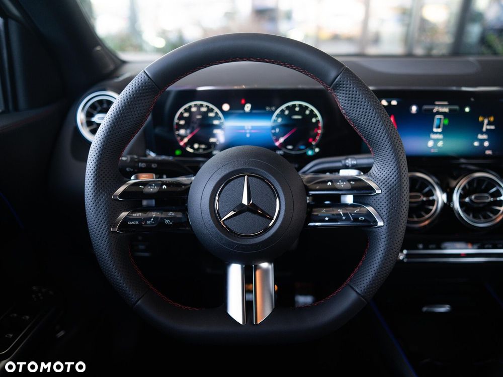Mercedes-Benz GLA - 13