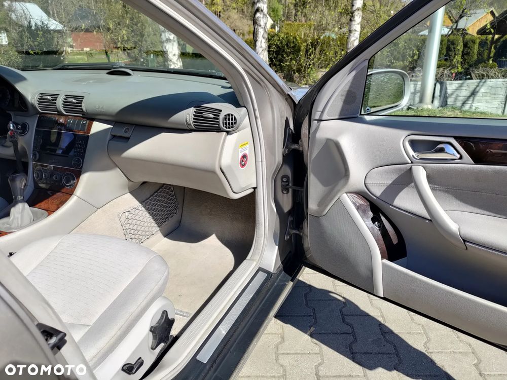 Mercedes-Benz Klasa C 220 CDI Elegance - 15
