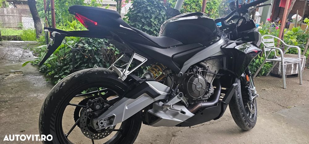 Aprilia Tuono 660 - 4