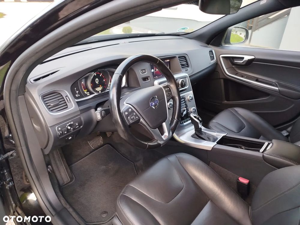 Volvo V60 D4 Geartronic Summum - 26