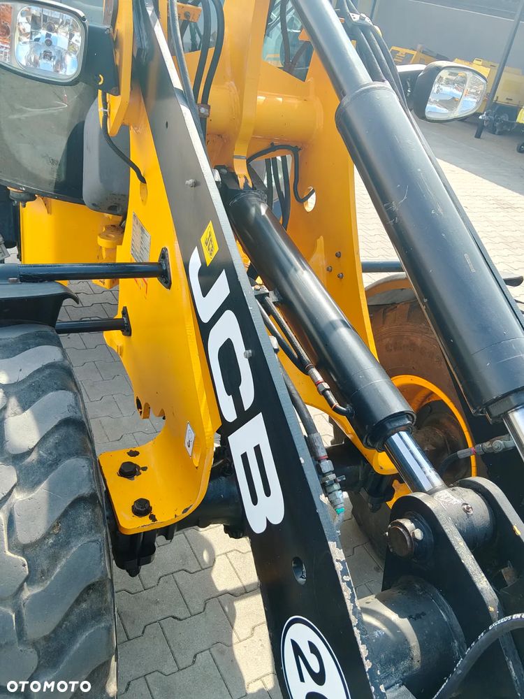 JCB 406 - 10