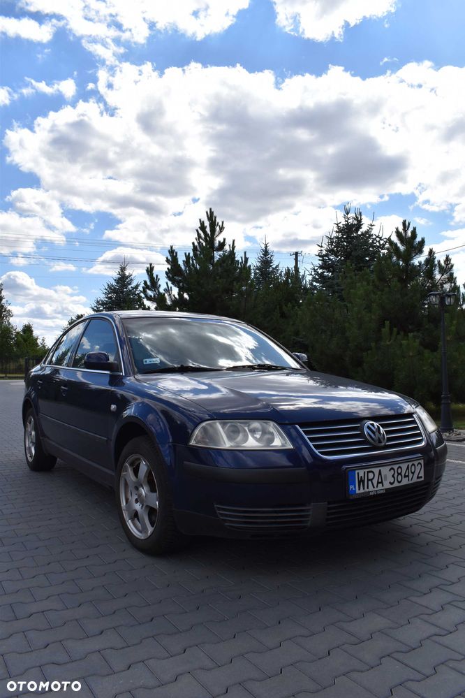 Volkswagen Passat - 1
