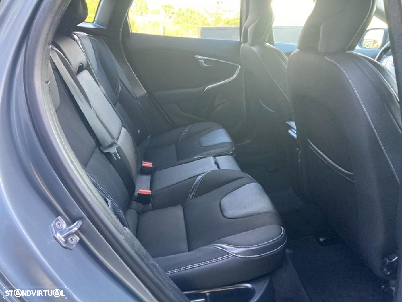 Volvo V40 T2 Momentum - 35