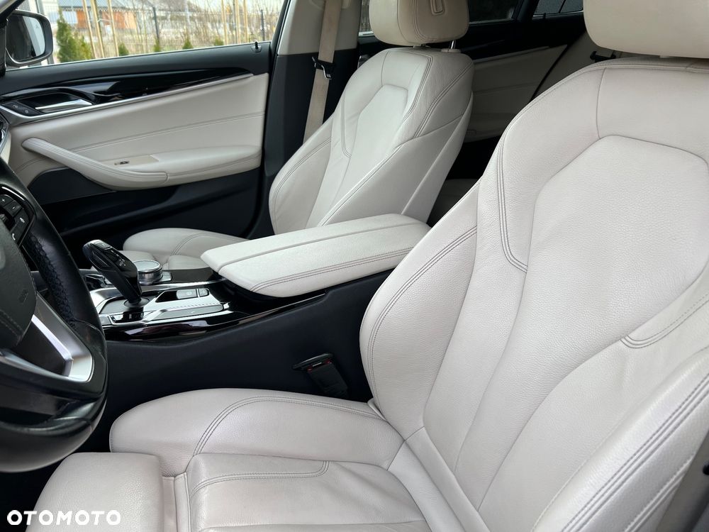 BMW Seria 5 520d xDrive Luxury Line sport - 16