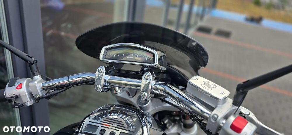 Suzuki Intruder - 17