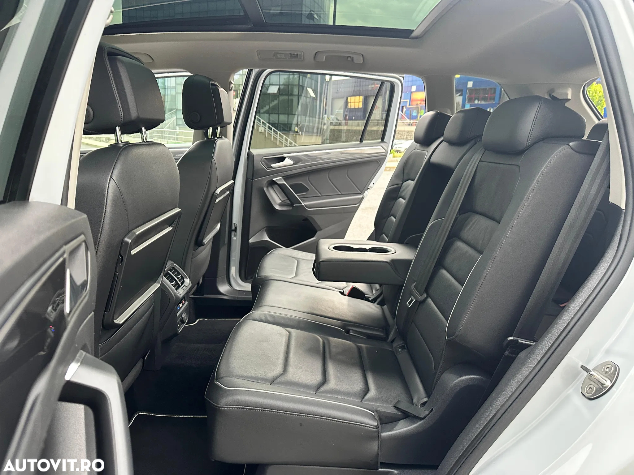Volkswagen Tiguan Allspace 2.0 TDI 4Mot DSG R-Line - 23