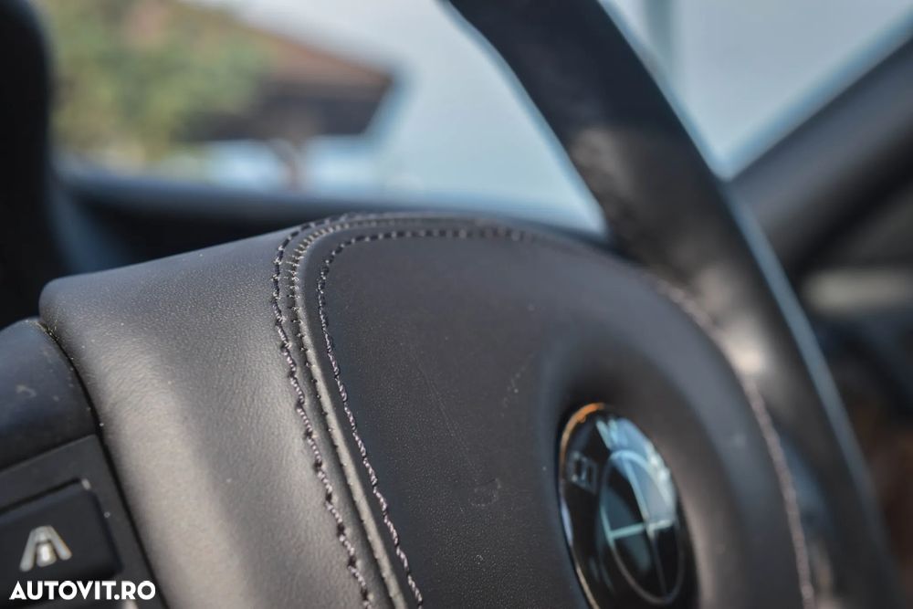BMW Seria 7 750i Aut. - 27