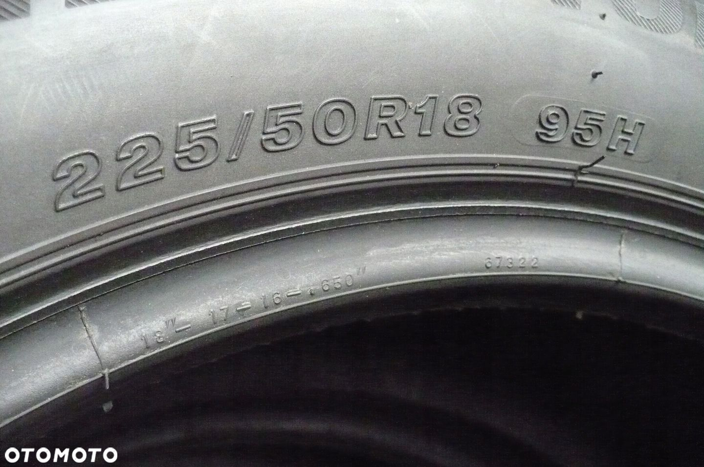 2x BRIDGESTONE Blizzak LM001 RFT 225/50R18 5,6mm 2022 - 2