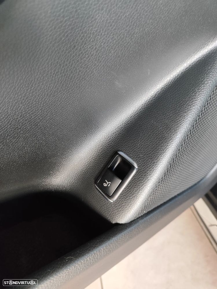 Mercedes-Benz GLA 200 d 7G-DCT AMG Line - 24