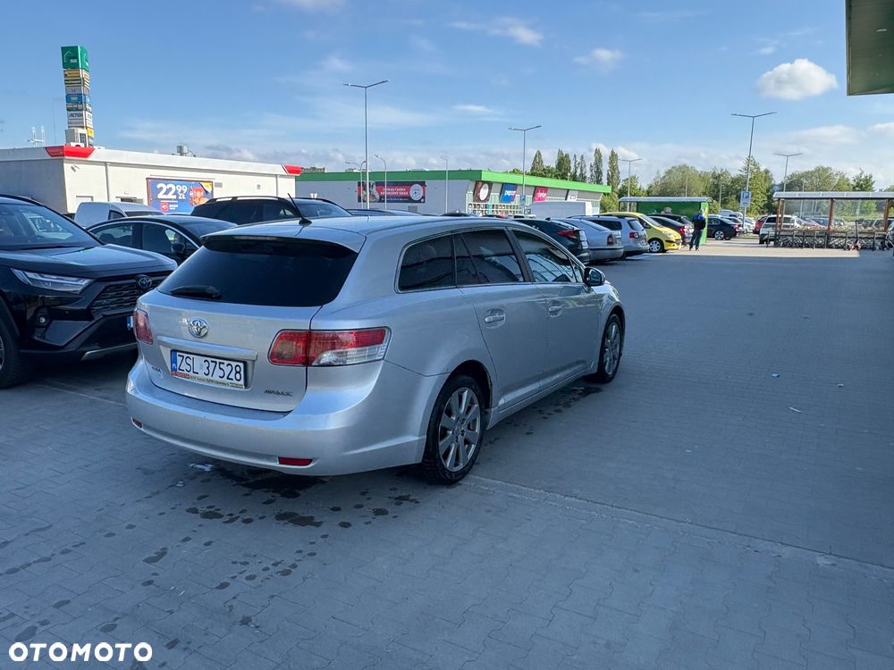 Toyota Avensis 2.2 D-CAT Premium - 11