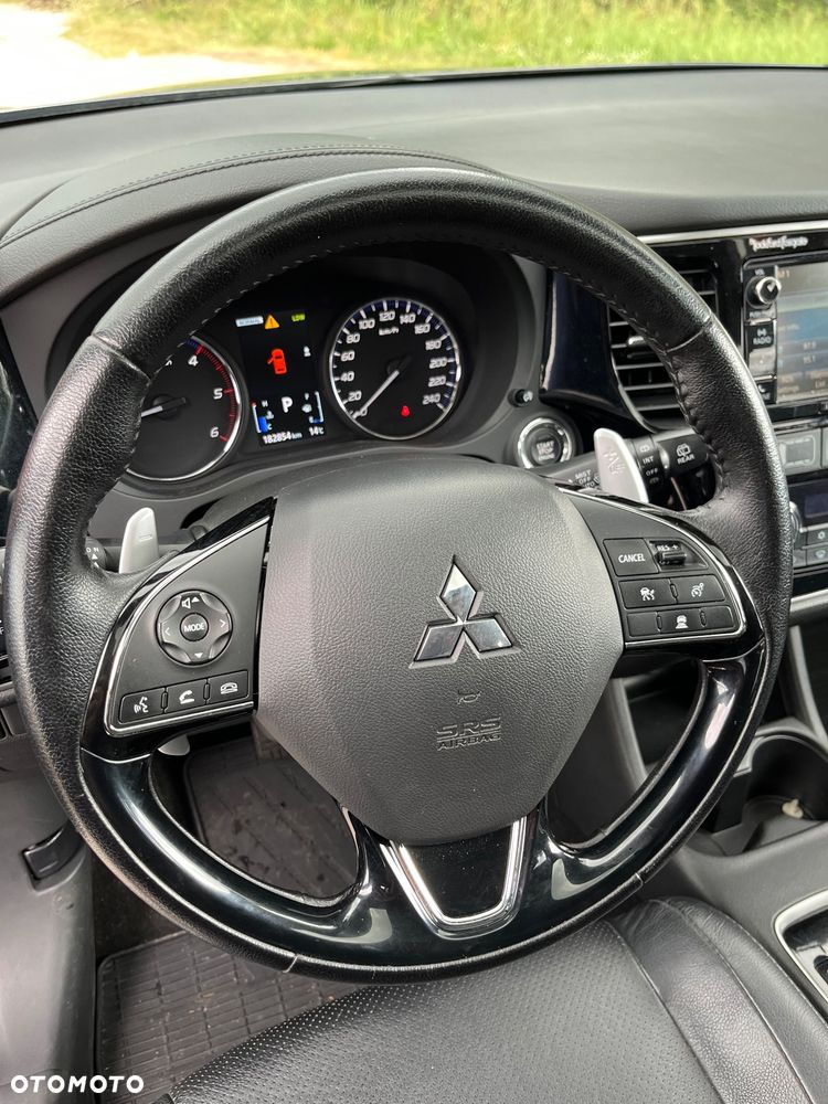 Mitsubishi Outlander 2.2 DI-D 4WD Automatik Diamant Edition - 27