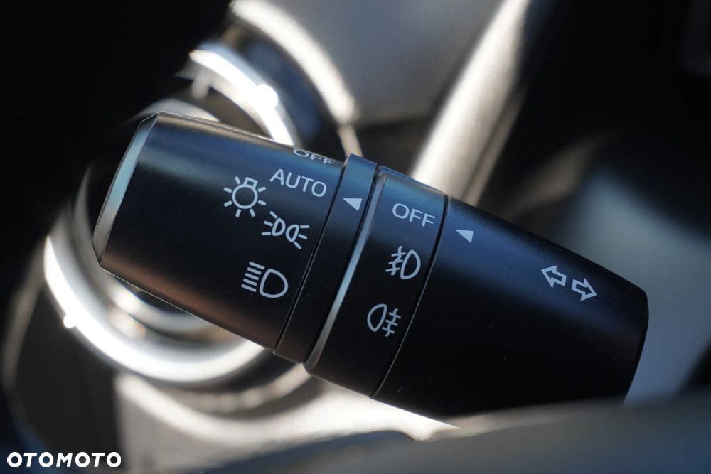 Mazda 2 SKYACTIV-G 90 Homura - 34