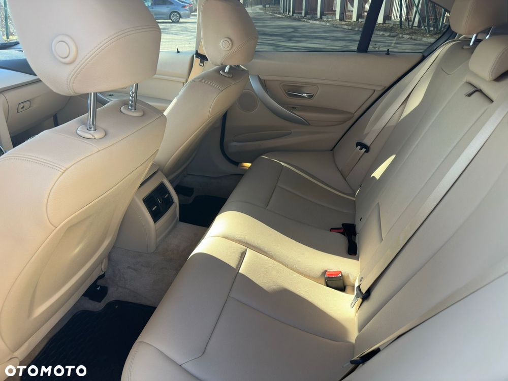 BMW Seria 3 320i - 7